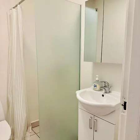 5 Minute Walk To Lego House - N3 - With Private Bathroom Apartment